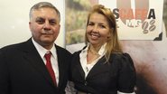 Arthur Moscofian Jr. e Marisa Helena de Souza Contreras em feira de café, SP.