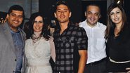 O coreógrafo Bryan Tanaka, ao centro, vai à festa de 39 anos de Selene Ferreira, também felicitada por seu Adriano Ferreira, Roberto de Lucena e Mara Bastos, em SP.