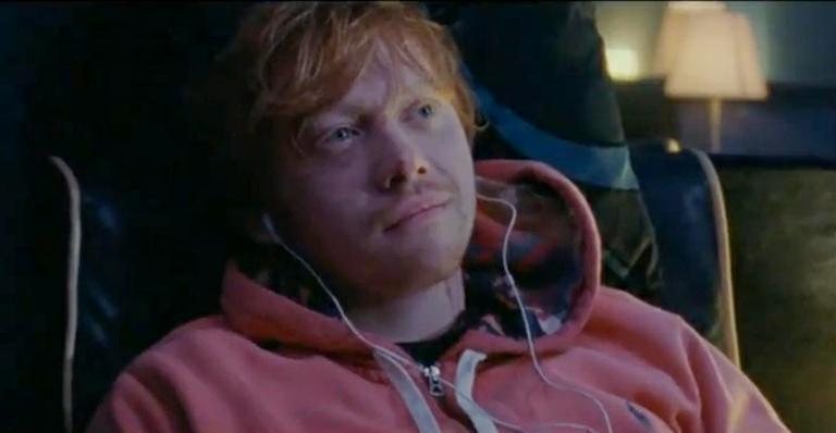 Rupert Grint interpretando Ed Sheeran no novo clipe do cantor, 'Lego House' - Reprodução