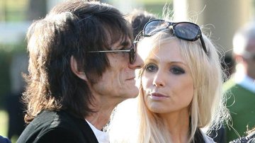 Ronnie Wood e a nova namorada, Nicola Sargento - The Grosby Group