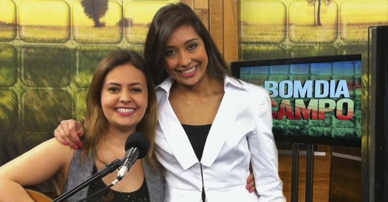 Em São Paulo, a cantora Barbara Marques participa da atração do Canal Rural, comandada por Renata Maron.