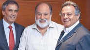 Em SP, Mario Baccei felicita Gilbert Stein por láurea dada por Paul Roll, no Grupo Bandeirantes de Comunicação.