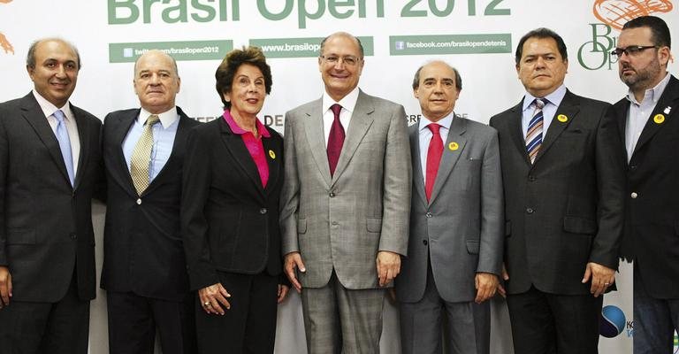 Tarek Farahat, Luis Felipe Tavares, Maria Esther Bueno, Geraldo Alckmin, José Benedito Pereira Fernandes, Bebeto Haddad e Jorge Lacerda se reúnem no Palácio dos Bandeirantes, em SP, para o anúncio do torneio em 2012.