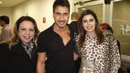 Maria Emilia Genovesi, o ator Júlio Rocha e Mara Bastos conferem show de Leonardo, em São Paulo.