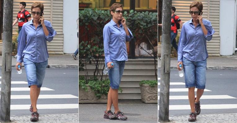 Andréa Beltrão durante passeio despojado em Ipanema, no Rio de Janeiro - Rodrigo dos Anjos / AgNews