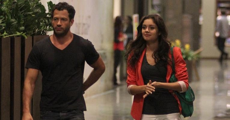 Malvino Salvador e Sophie Charlotte passeiam em shopping carioca - Marcus Pavão / AgNews