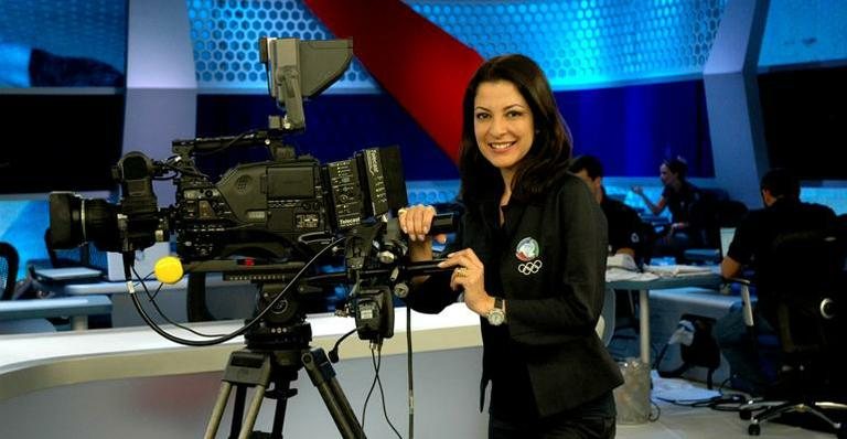 Ana Paula Padrão confunde e chama o 'Jornal da Record' de 'Jornal Nacional' - Edu Moraes / Divulgação Record