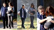 Carla Bruni e Nicolas Sarkozy passeiam com a pequena Giulia pelo Palácio de Versalhes - Reprodução/The Grosby Group