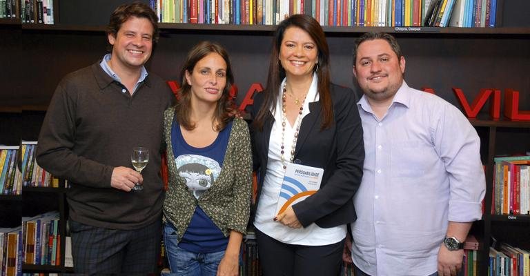 João de Galvão Teles no lançamento de Persuabilidade – Converta Seus Usuários em Clientes, de Ester Pallarès, com Daniela Manole e Adriano Vieland, em SP.