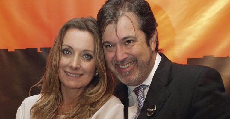 Giovanna Nucci lança São Paulo, Cada um Conta sua História, ao lado do marido, Marcello Gonçalves, em SP.