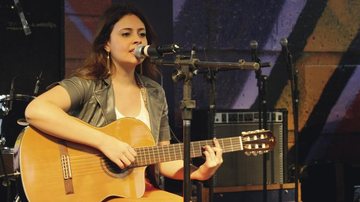 Barbara Marques canta na tradicional festa alemã do bairro Brooklin, em São Paulo.