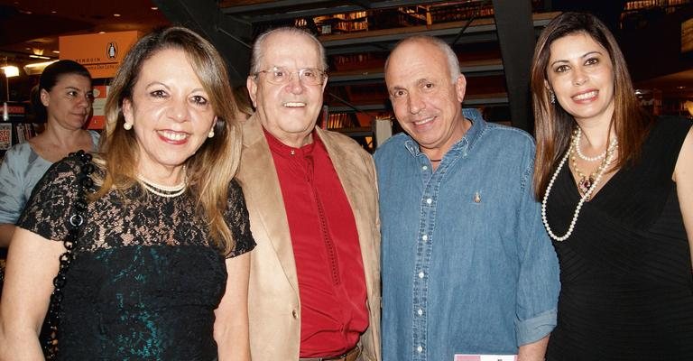 Maria Emilia Genovesi, Ciro Batelli, Gustavo Rosa e Mara Bastos se reúnem no lançamento do livro Mulheres que Brilham, em São Paulo.