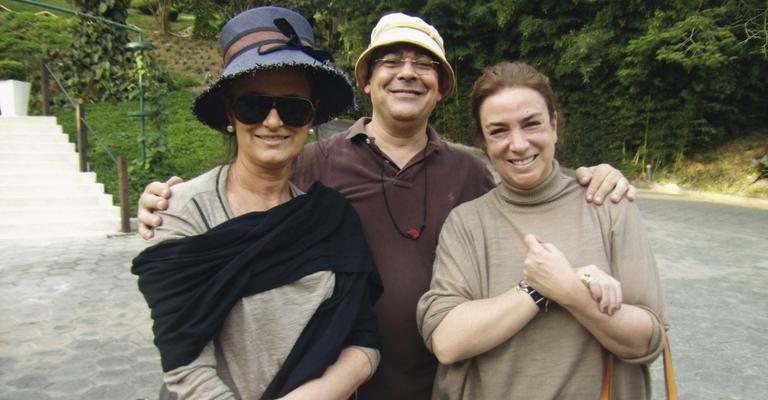 Silvia Camargo Borges, Cesar Cury e Alessandra Aliperti visitam hotel de luxo em Mairiporã, São Paulo.