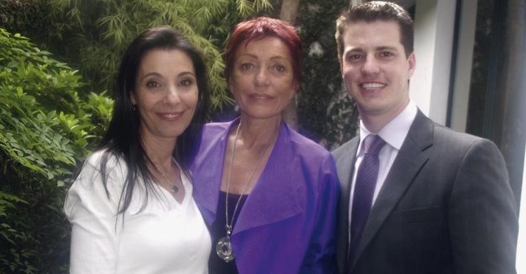 Esther Cohen recebe a perfumista francesa Nelly Grosjean e Junior Diego Becker, em sua loja, SP.