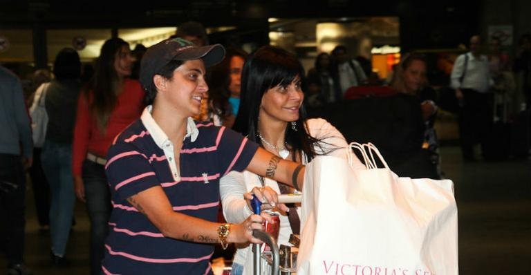 Gretchen com a filha Thammy no Aeroporto Internacional de São Paulo - Manuela Scarpa/Photo Rio News