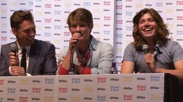 Isaac, Taylor e Zac Hanson durante coletiva de imprensa - Reprodução/TV CARAS