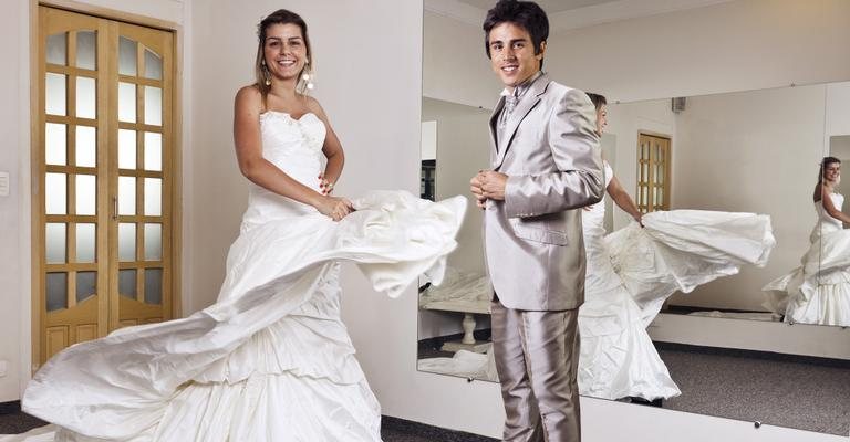 Em SP, o casal confere looks para subir ao altar, no dia 10 de dezembro. - Gabriel Chiarastelli