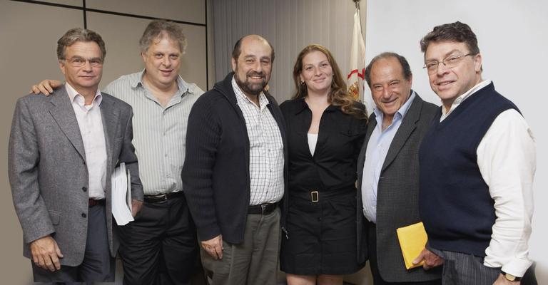 Mário Fleck, Ricardo Berkiensztat, Boris Ber, Renata Plapler, Charles Tawil e Alberto Milkewitz em debate para jovens da comunidade judaica, em São Paulo.