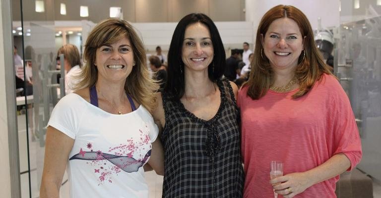 Mariane Zangrandi, Renata Giordano e Sandra Pegoretti promovem desfile de marca esportiva, em SP.