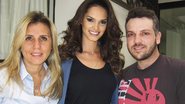 Paola De Nigris e Lisalla Montenegro são recebidas pelo hair sylist Luiz Ruzafa, SP.