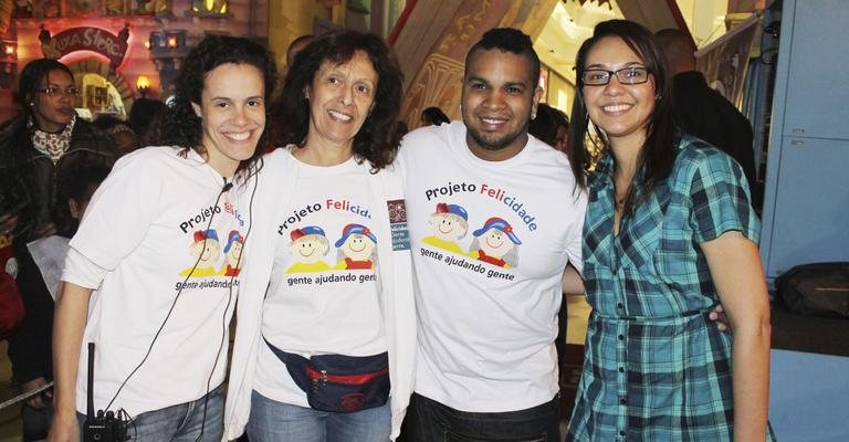 Simone Szor Hascal, Flávia Bochernitsan, o cantor Rodriguinho e Carol Fátima se reúnem em encontro anual de projeto, na capital paulista.