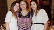 Em SP, Camila Pedrosa de Magalhães, com a sogra, Sofia Ferreira de Magalhães, e a cunhada, Camila Ferreira de Magalhães, filha de Sofia, promovem evento em prol de centro de capacitação.