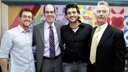 Leonardo Wichrowski, Bernardo Mascarenhas, Leandro Pires e Scott Emery confraternizam na inauguração do salão de Leandro, em SP.