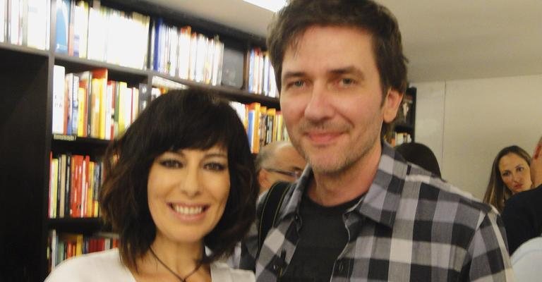 O casal Rita e Christoph Grimm apresenta sua obra em livraria na capital paulista.