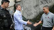 Luciano Huck faz o quadro 'Lata Velha' no Vidigal - Reprodução / TV Globo