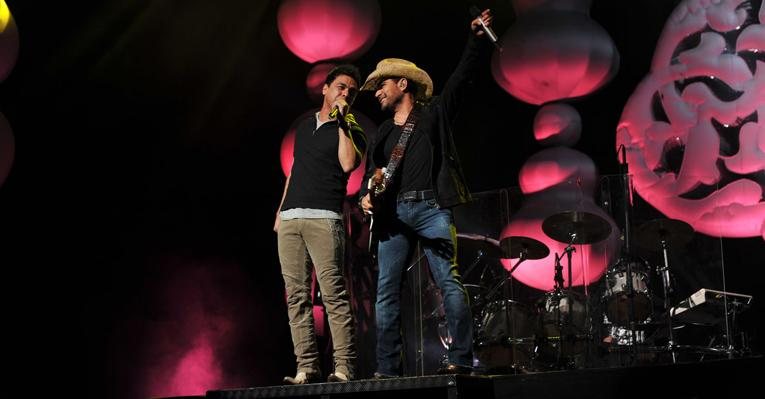 Zezé Di Camargo e Luciano levam o público ao delírio em show na capital paulista - Fábio Miranda