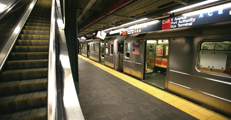 O metrô é barato e o melhor modo de circular por Manhattan - ShutterStock