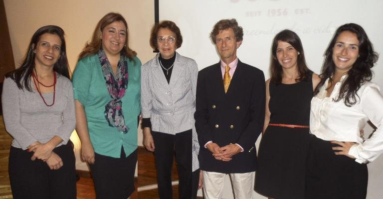 Em SP, Fabiana Grinover, Lavínia Springmann, Beatriz Padovan, Hubertus Von Treuenfels, Patrícia Gaillard e Carla Marchese em encontro promovido por marca de chupetas e mamadeiras que aborda a sucção infantil.