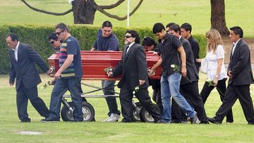 Em Buenos Aires, técnico chora a morte de dona Tota - Caras Argentina