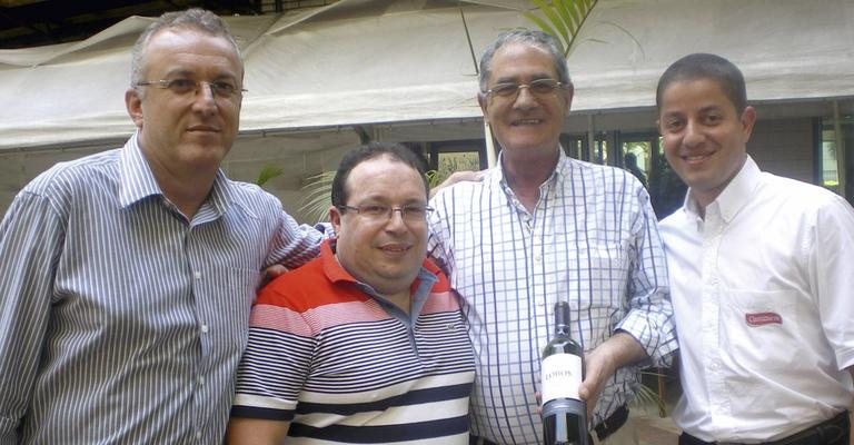 Em SP, Fernando Andreotti, Afonso Almeida Junior, Edgardo Etcheverry e Paulo Maurício Filho festejam.