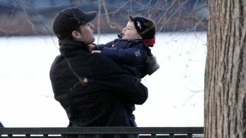 Tom Brady brinca com Benjamin em parque de Boston - The Grosby Group