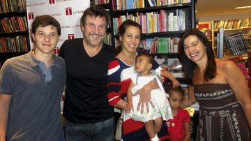 Calloni, entre o filho, Pedro, Tania, com as filhas, Laura e Isabella, e a mulher, Ilse. - André Muzell