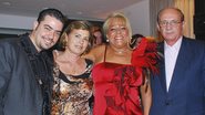 Felipe Prata festeja aniversário com a mulher, Maria Das Graças Costa, de vermelho, e o casal Celeste e Armênio Mendes, em SP.