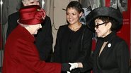 Yoko Ono encontra a rainha Elizabeth II em museu na Inglaterra - Getty Images