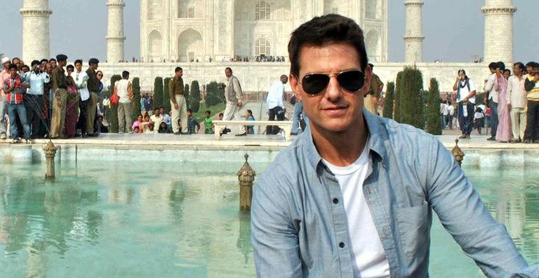 Tom Cruise em frente ao Taj Mahal, na Índia - Splash News www.splashnews.com