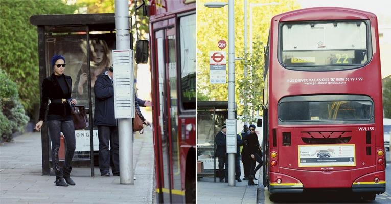 Radicada em Londres, a brasileira circula quase incógnita pela cidade, dois meses após o fim do namoro com o roqueiro inglês Ron Wood. Ana entra no ônibus. - Mavrix