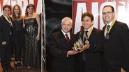 Em Guaxupé, Marcos ganha medalha e é felicitado pela amada, Luciana, e Juliana. Antônio Carlos Molinari dá ao ator troféu de CARAS, na noite idealizada por Ricardo. - Álvaro Martins