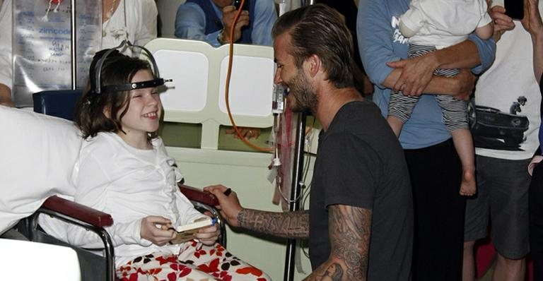 David Beckham visita hospital - GrosbyGroup