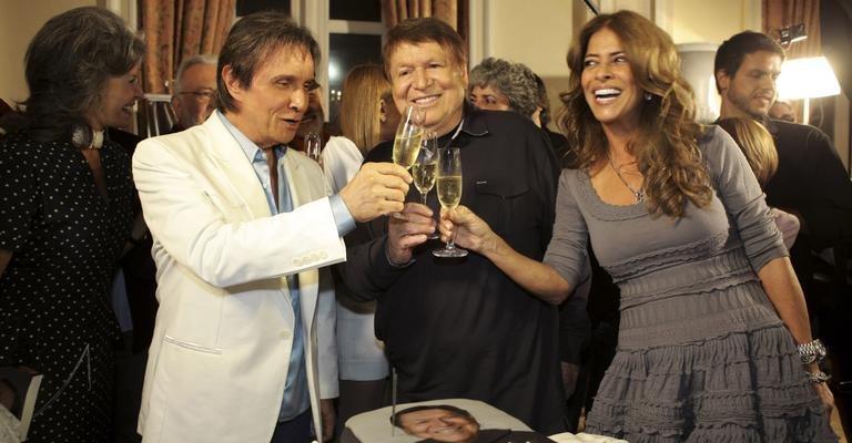 Roberto Carlos brinda com o casal Boni e Lou de Oliveira - Gianne Carvalho