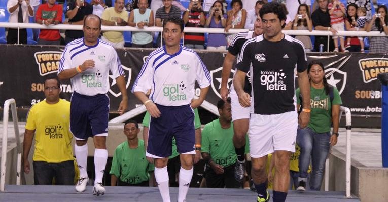 Bebeto e Raí entram em campo com seus times - Roberto Filho / AgNews