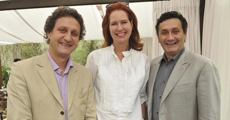 A arquiteta Zize Zink prestigia lançamento de produtos de cuidados com a pele, com Pierre-Louis Delapalme, Philippe Allouche, ambos da empresa...