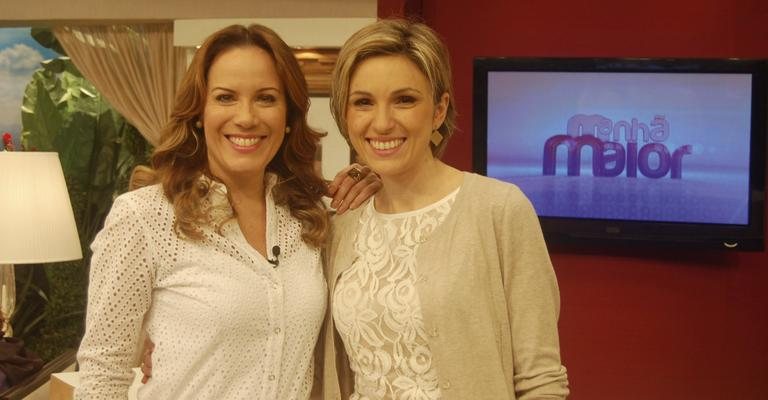 Regina Volpato conversa com a ginecologista Ana Lucia Beltrame no seu programa, na RedeTV!, em Osasco, SP.