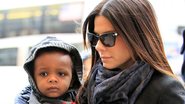 Sandra Bullock com o seu filho Louis - Splash News splashnews.com