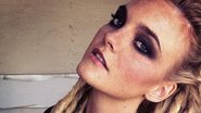 Caroline Trentini adere aos dreadlocks - Reprodução Twitter