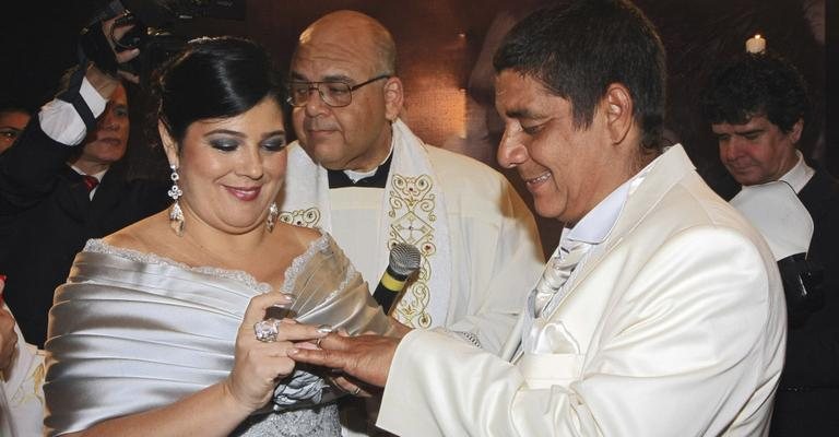 Mônica e Zeca Pagodinho trocam alianças diante do padre Jorjão - Ivan Faria