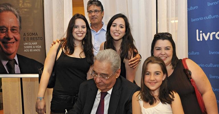 O sociólogo e a família: o herdeiro Paulo, as netas Joana e Helena e a sobrinha Mariana, com sua filha Maria Antonia. - J. Egberto